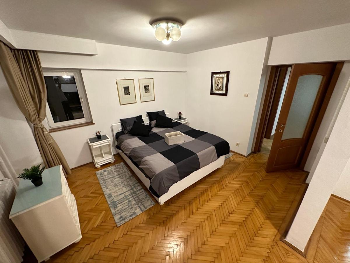Unirii Lake Tribunal Букурещ Екстериор снимка
