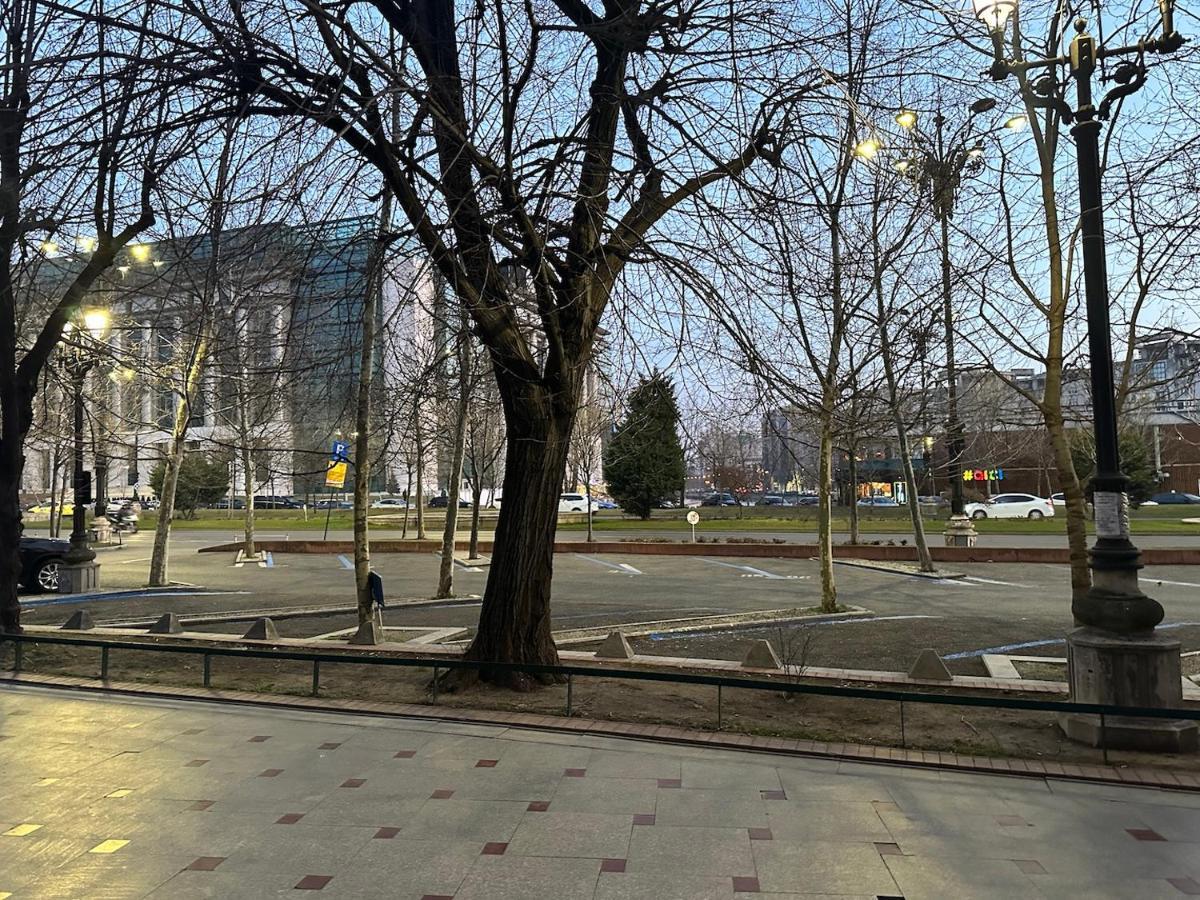 Unirii Lake Tribunal Букурещ Екстериор снимка