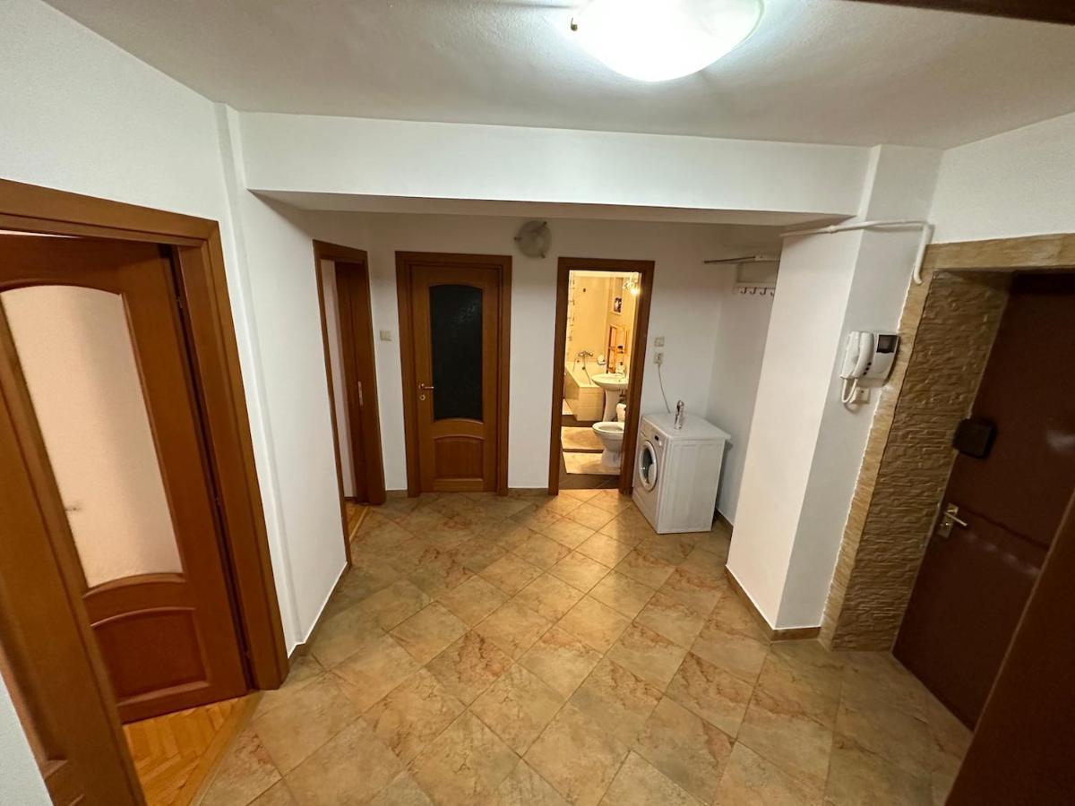 Unirii Lake Tribunal Букурещ Екстериор снимка