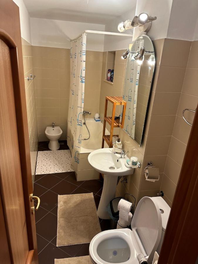 Unirii Lake Tribunal Букурещ Екстериор снимка