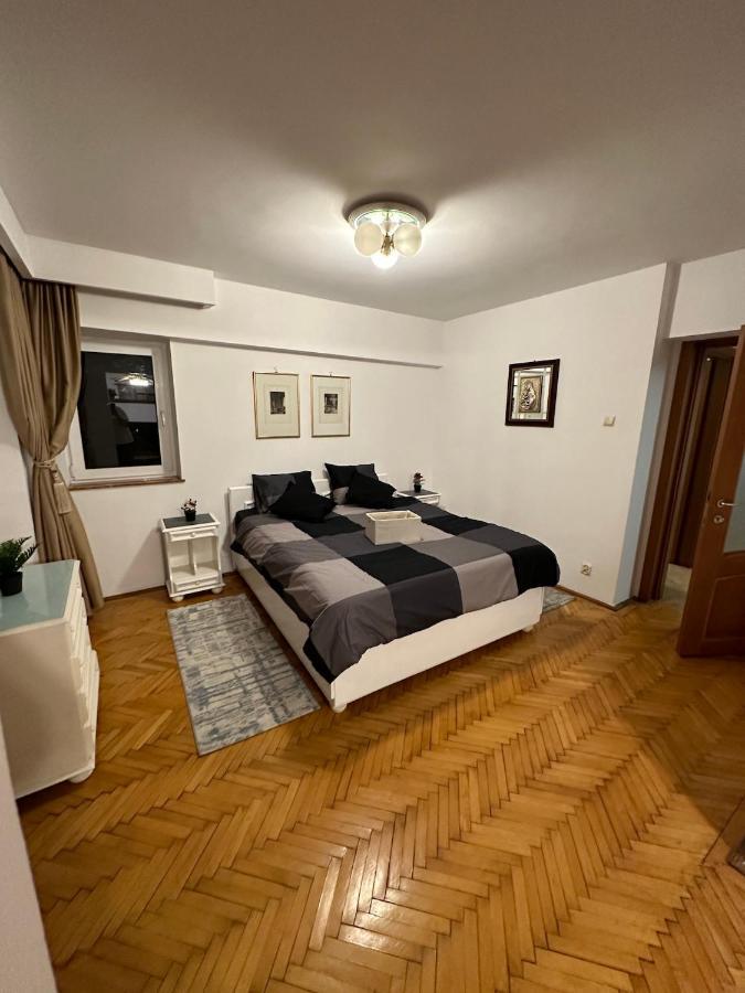 Unirii Lake Tribunal Букурещ Екстериор снимка